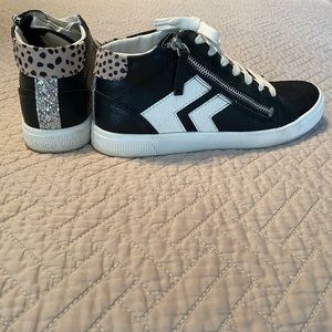 Dolce Vita Zuri Mid-Top Sneaker. Size 7.5